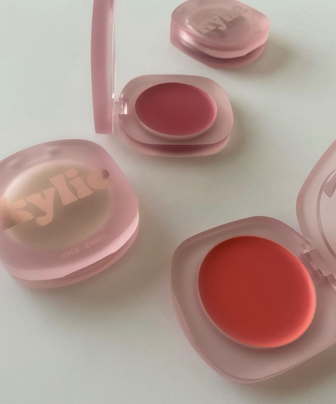 (พร้อมส่ง) KYLIE glow blush