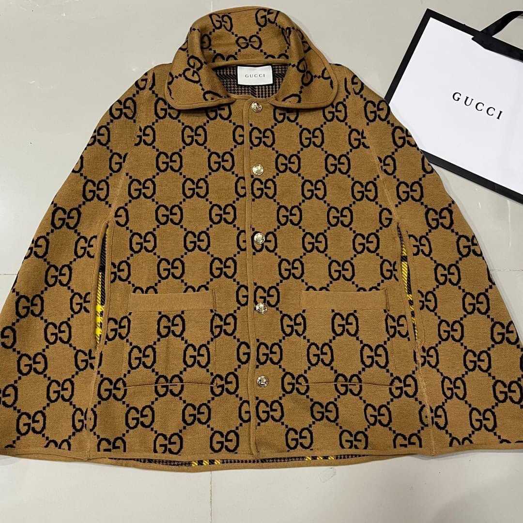 GUCCI JUMBO GG CANVAS JACQUARD REVERSIBLE WENDBARES WOOL CAPE CAMEL BROWN