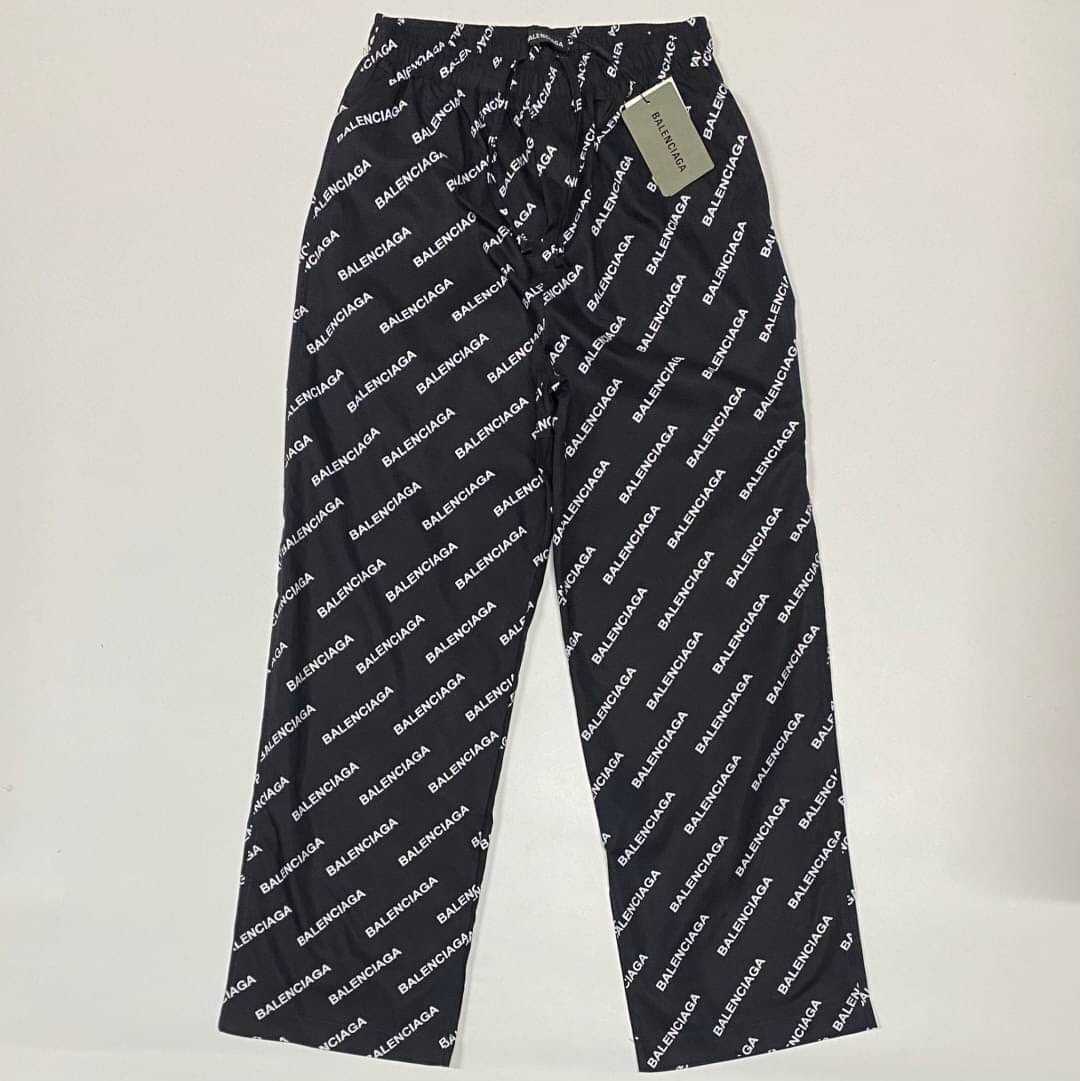 BALENCIAGA LOGO PRINT PYJAMA TROUSERS กางเกงขายาวเอวยางยืด ทรงกระบอกใหญ่