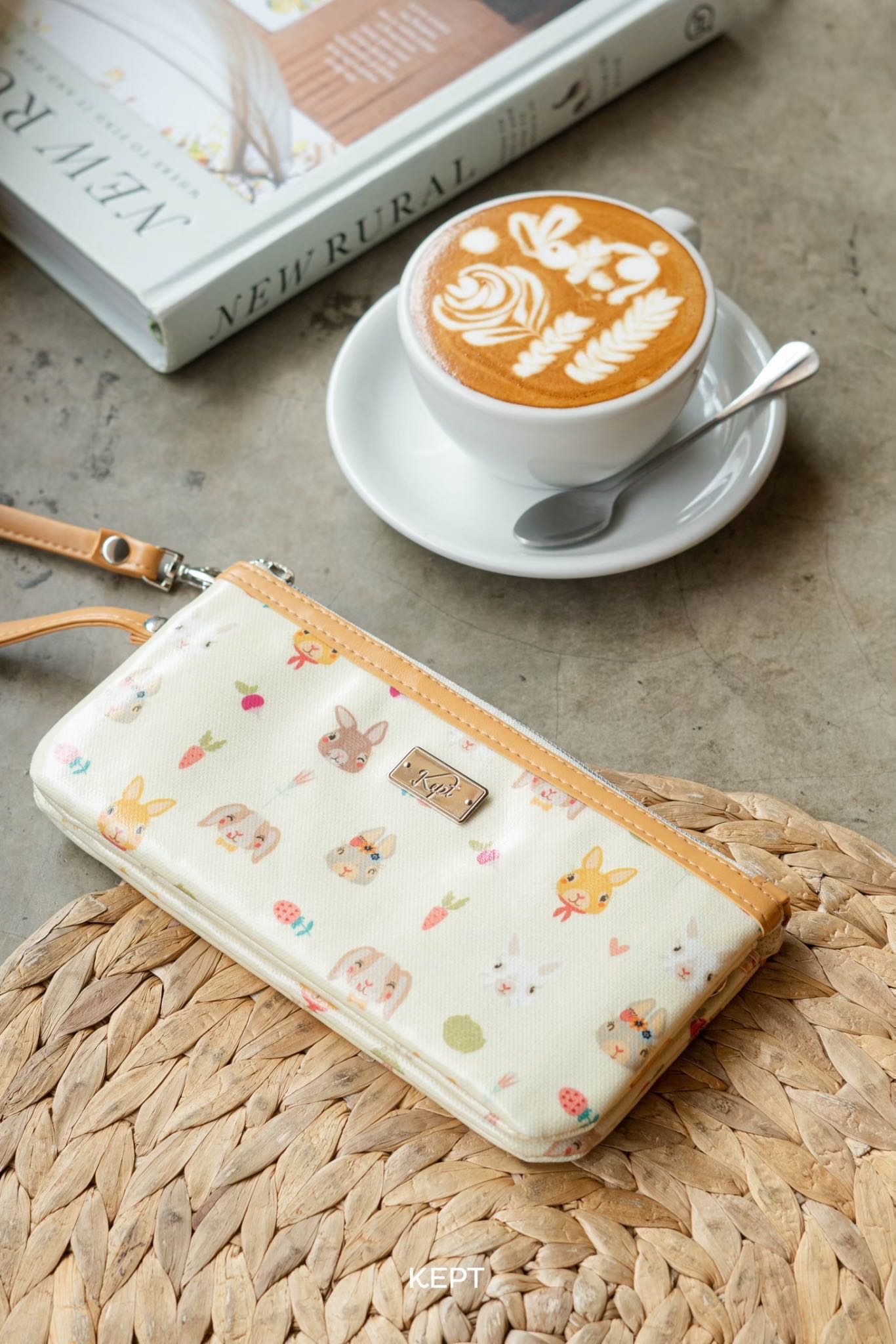 Wallet on Shoulder ลาย Peter rabbit สีครีม