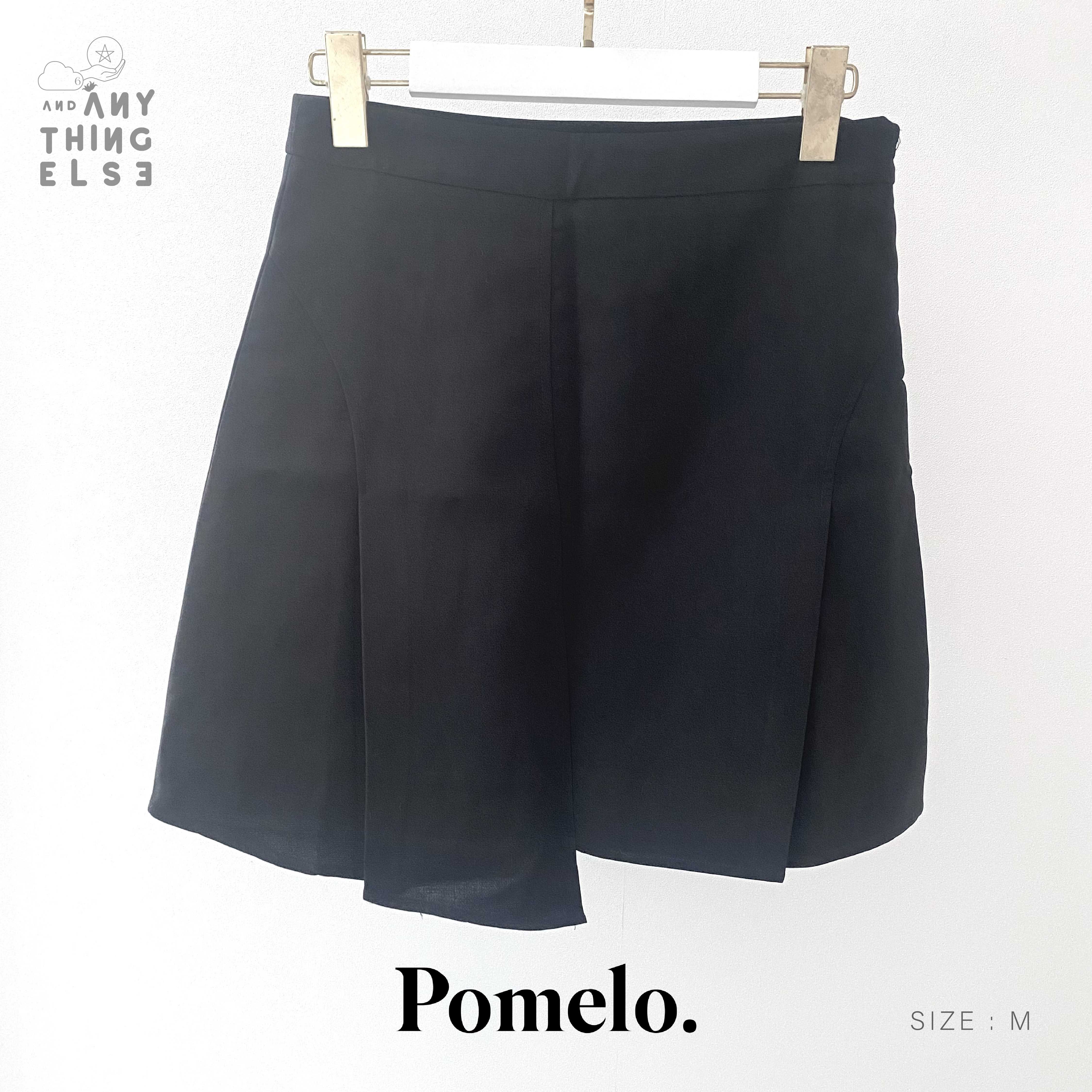 [NEW] Pomelo. กระโปรงสีดำ (size M)