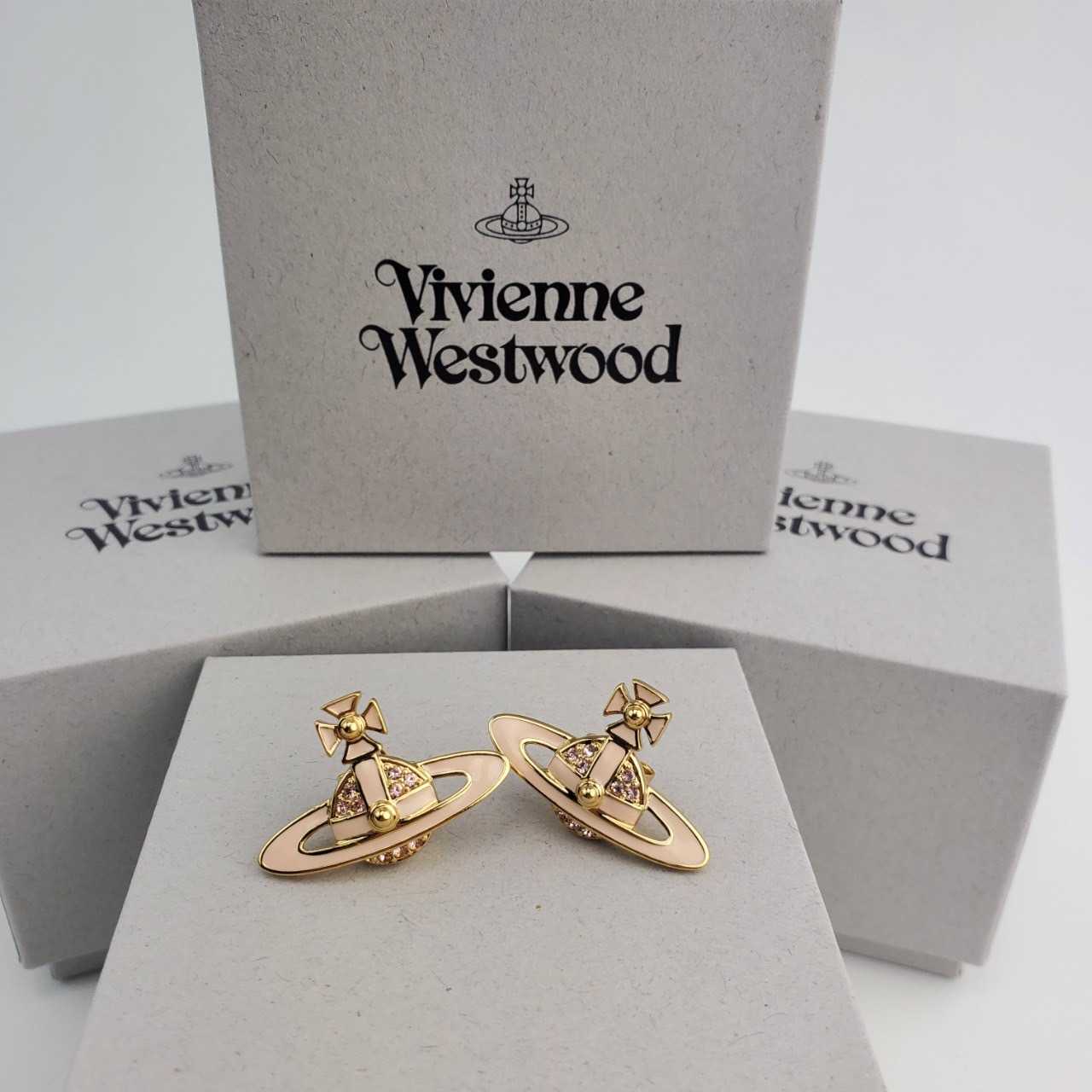 ต่างหู Vivienne Westwood Earrings รุ่น Neil Mini Bas Relief Stud สี Gold/Vintage Rose/Pale Pink
