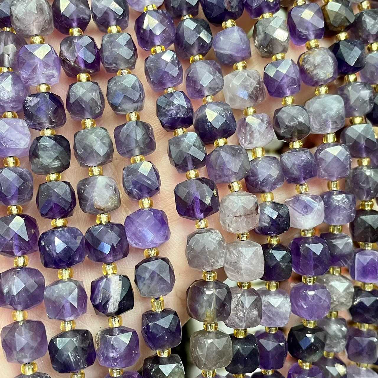อเมทิสต์ (Amethyst) ทรงลูกบาศก์ 8x8 mm เจียเหลี่ยม เส้นยาว