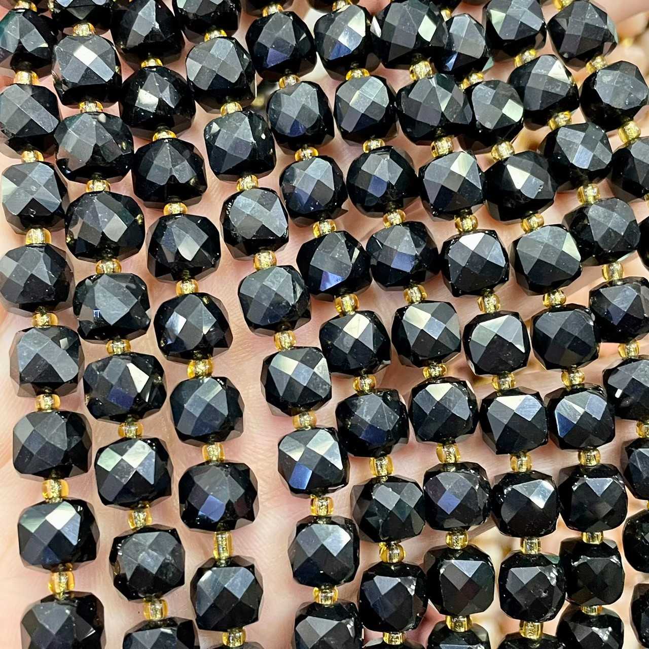 นิล (Onyx) ทรงลูกบาศก์ 8x8 mm เจียเหลี่ยม เส้นยาว