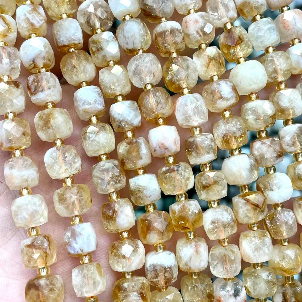 ซิทริน (Citrine) ทรงลูกบาศก์ 8x8 mm เจียเหลี่ยม เส้นยาว
