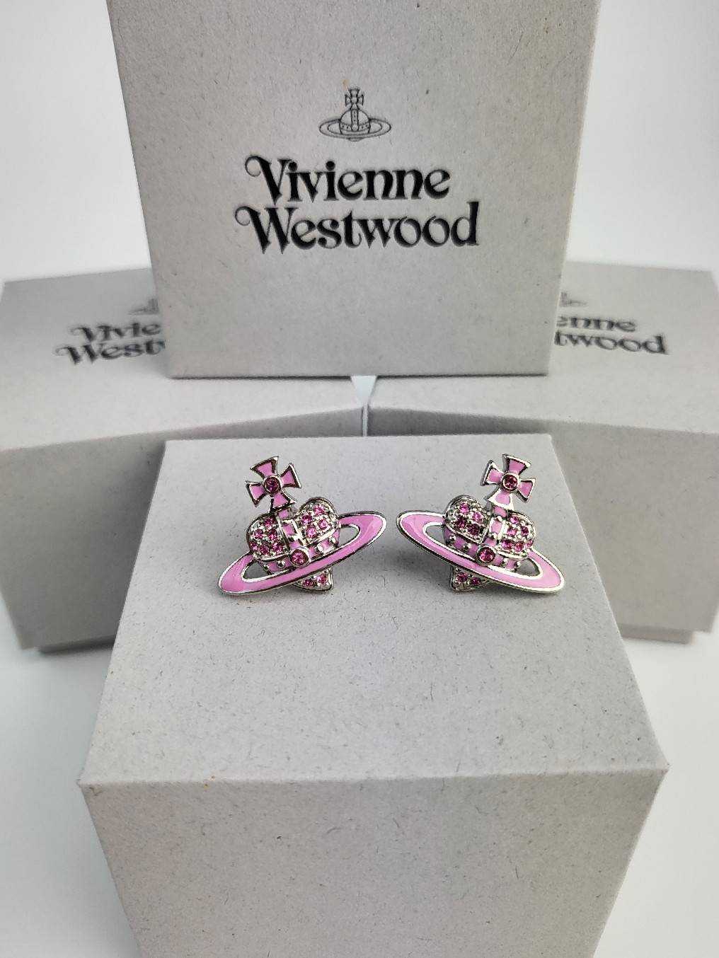 ต่างหู Vivienne Westwood Earrings รุ่น Reverse Heart Stud สี Sliver/Pink