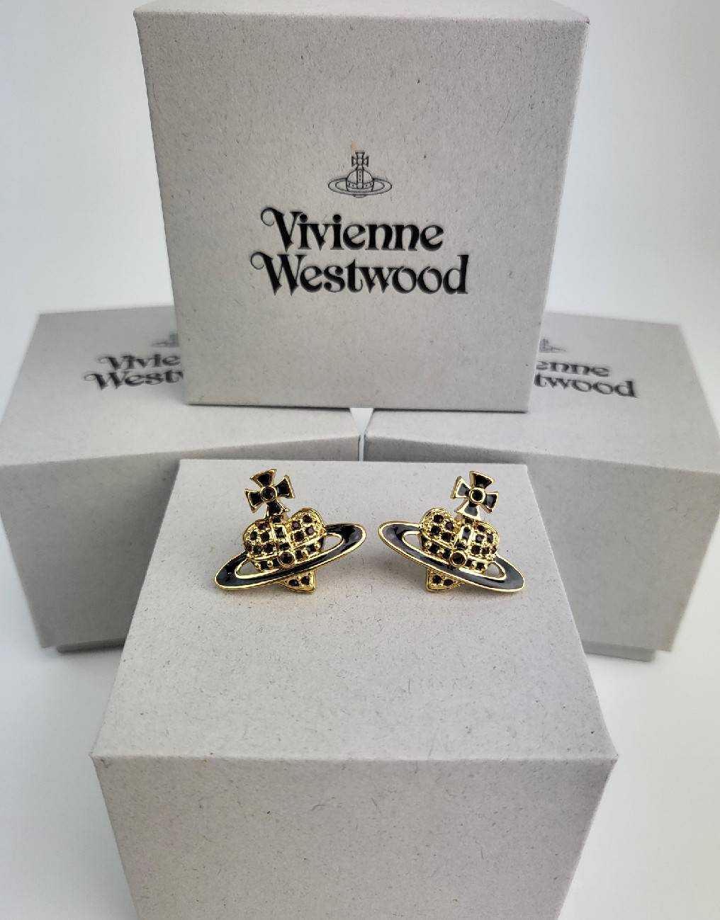 ต่างหู Vivienne Westwood Earrings รุ่น Reverse Heart Stud สี Gold/Black/Red