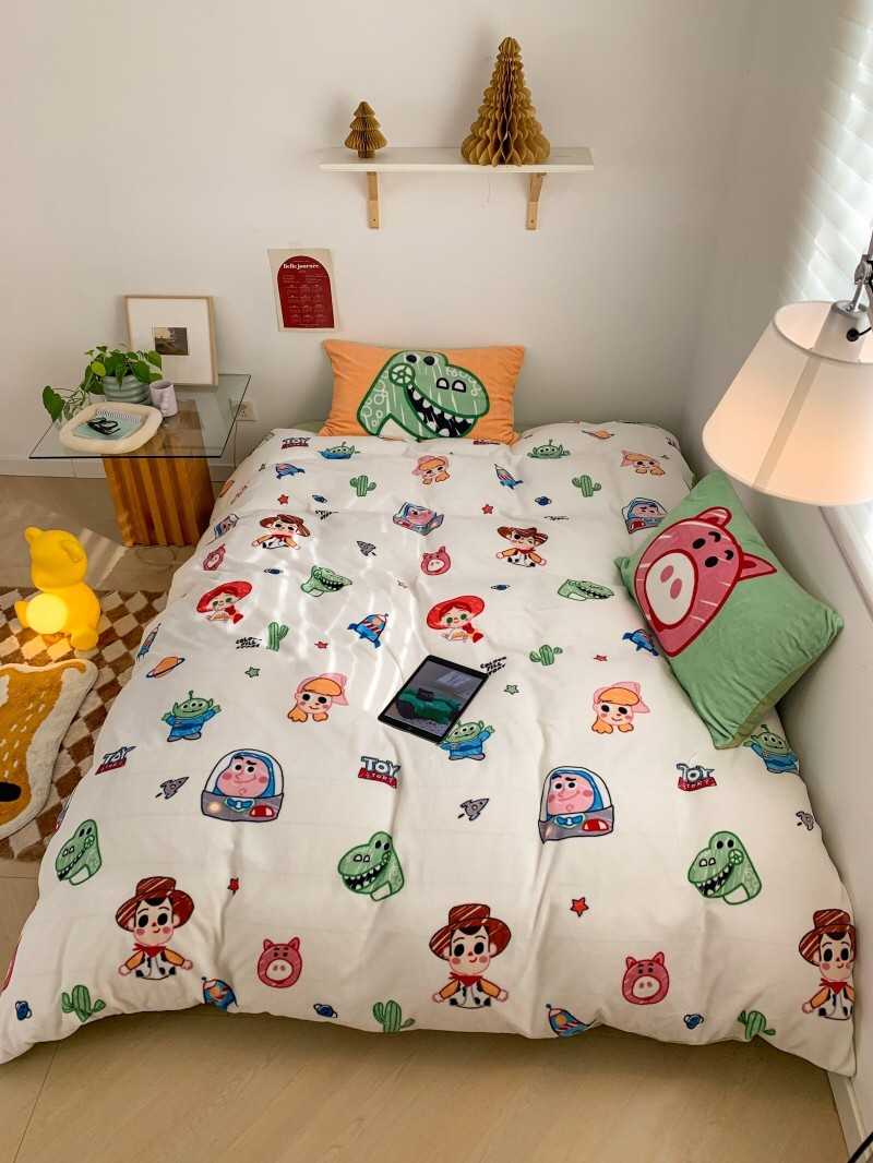 - PREORDER - ชุดผ้าปูที่นอนลายการ์ตูน Toystory    ผ้ากำมะหยี่ ( มีขนาด 3.5-6 ฟุต )