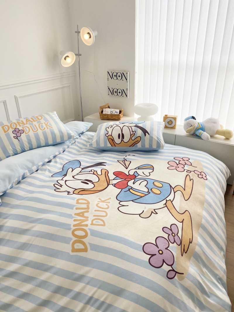 - PREORDER - ชุดผ้าปูที่นอนลายการ์ตูน Donald Duck  ผ้ากำมะหยี่ ( มีขนาด 3.5-6 ฟุต )