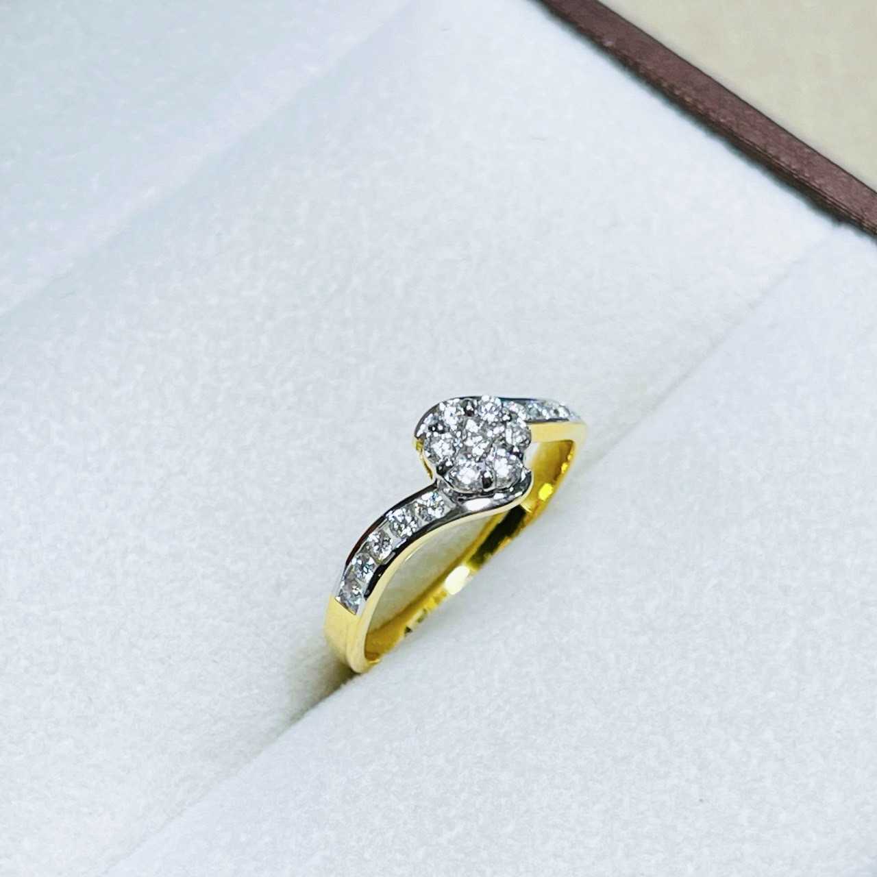 แหวนเพชร Blooming Collection (90% Gold)