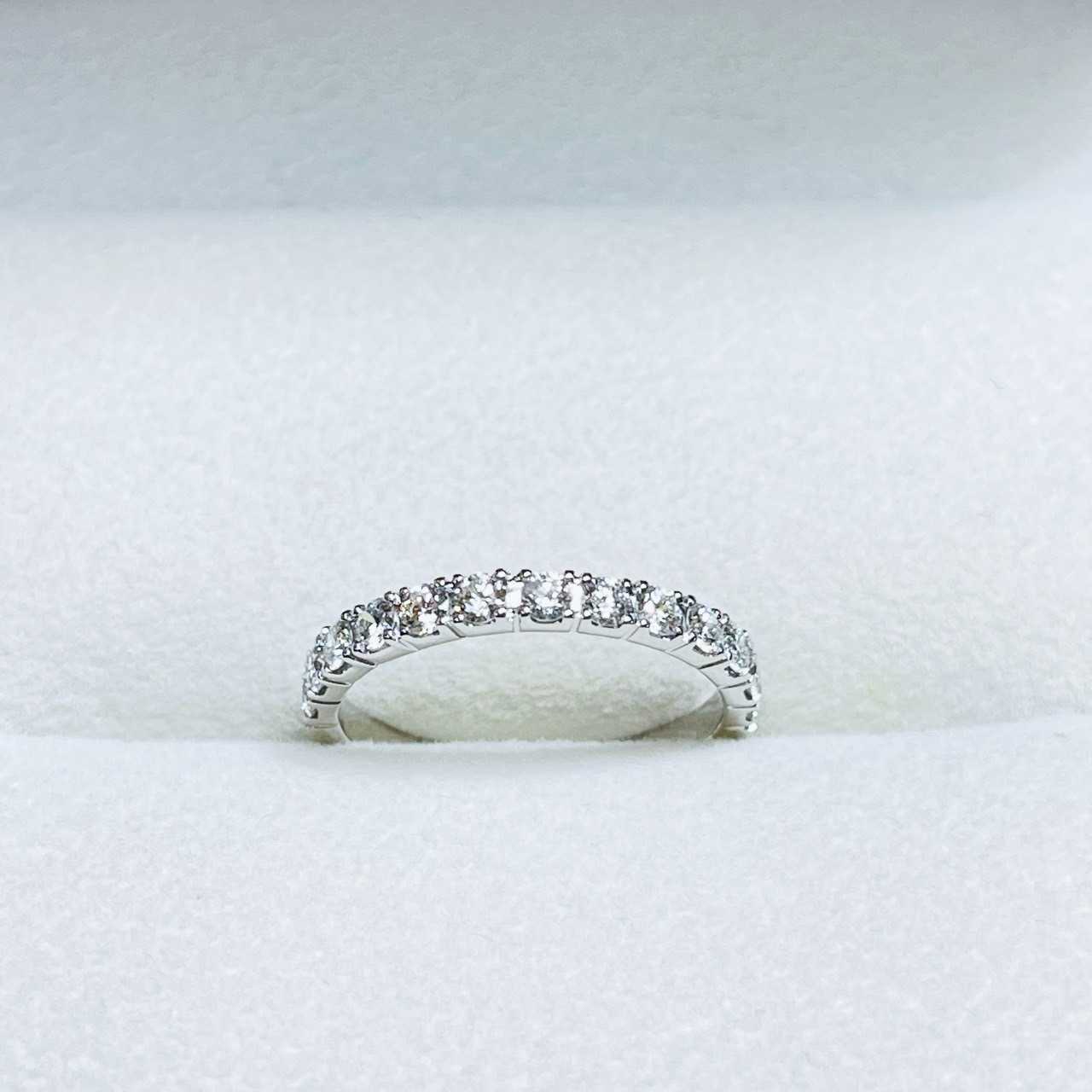 แหวนเพชรแถว  Diamond Line Collection (White Gold)