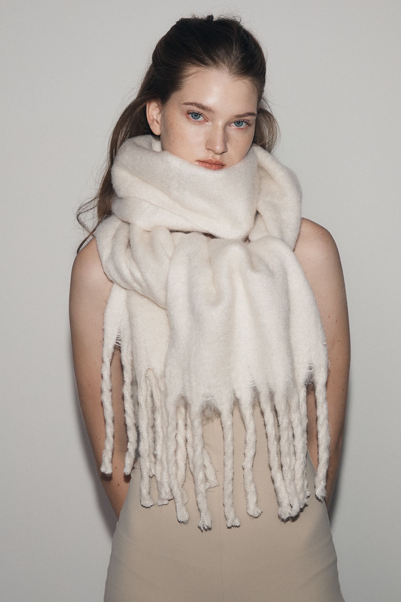 (พร้อมส่ง) Big White Christmas Scarf ผ้าพันคอ