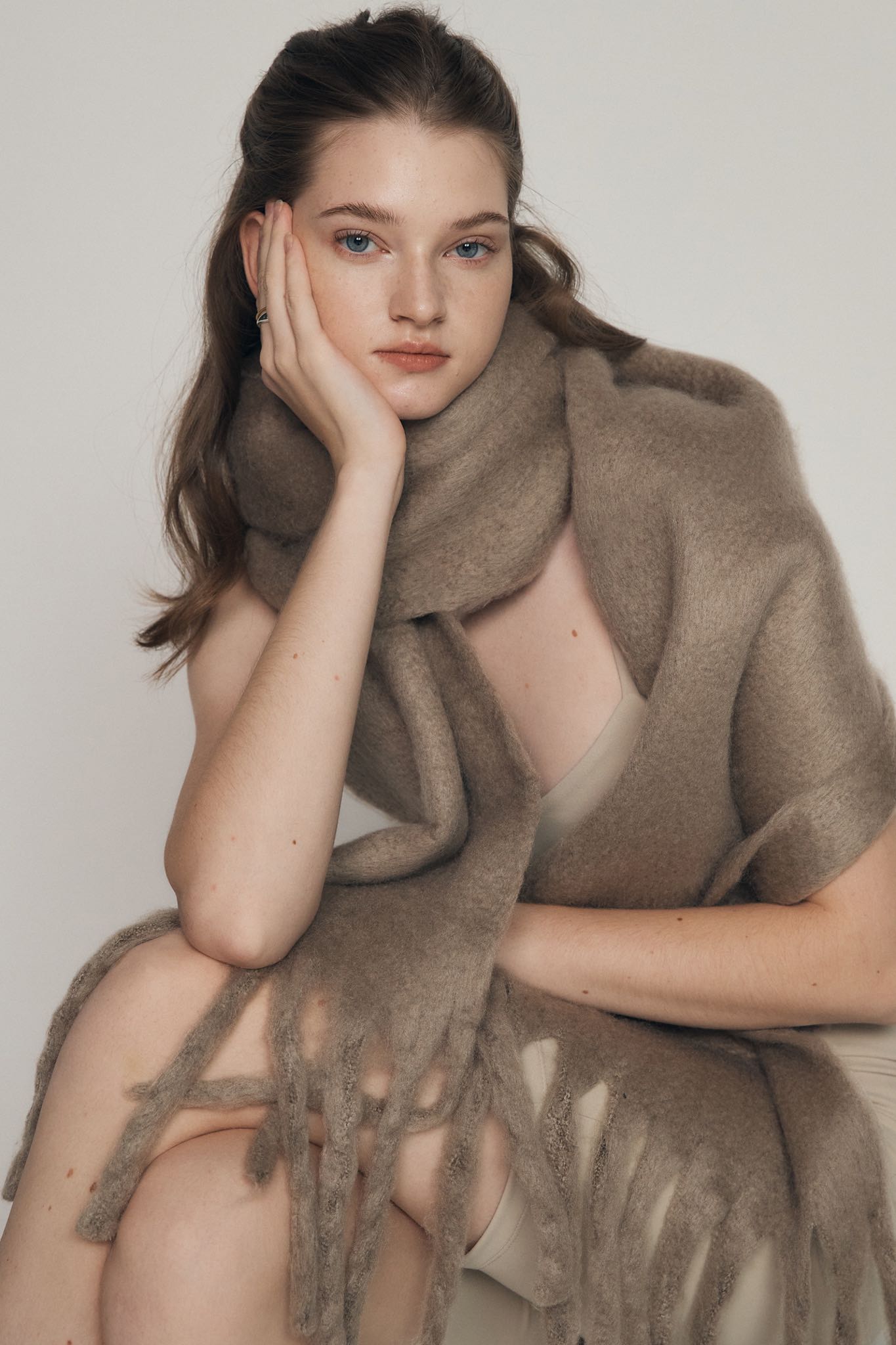 (พร้อมส่ง) Big Mood Beige Scarf ผ้าพันคอ