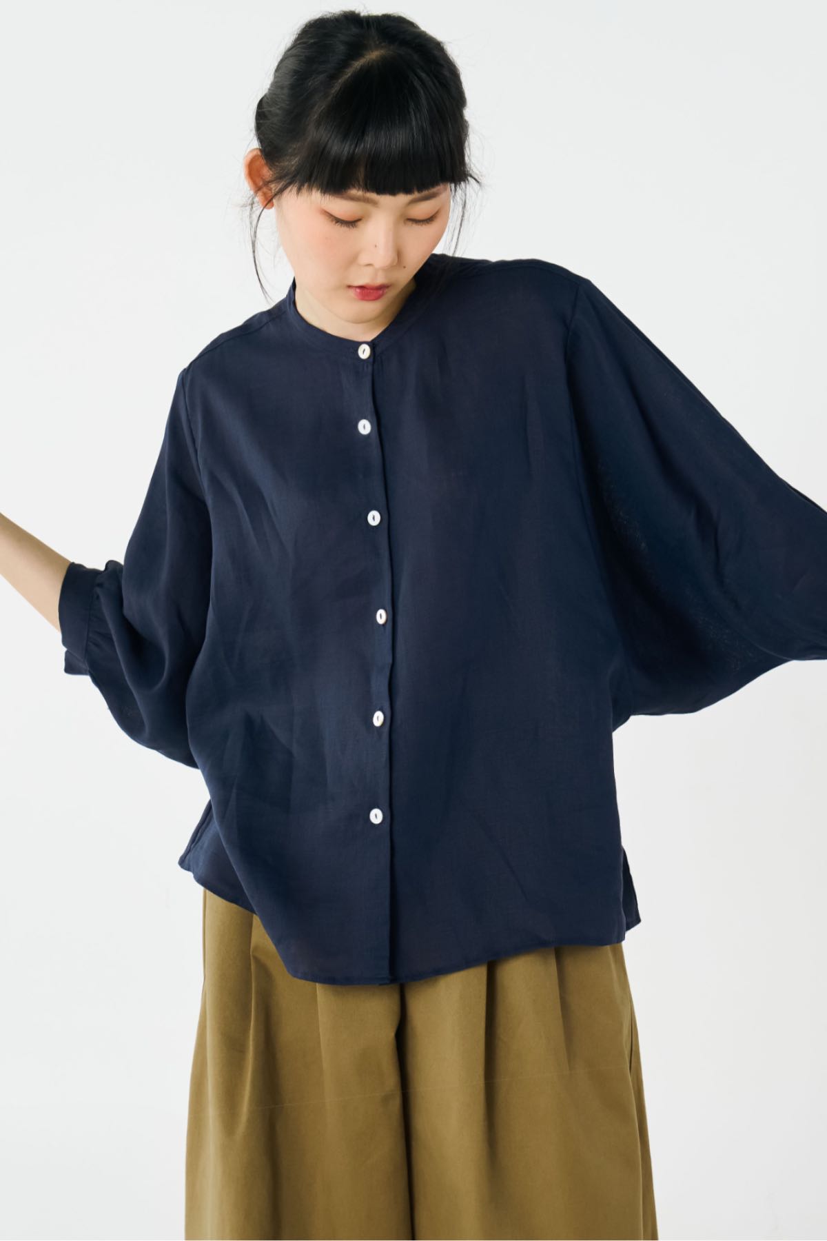 เสื้อลินินทรงปีกค้างคาว สีกรมท่า