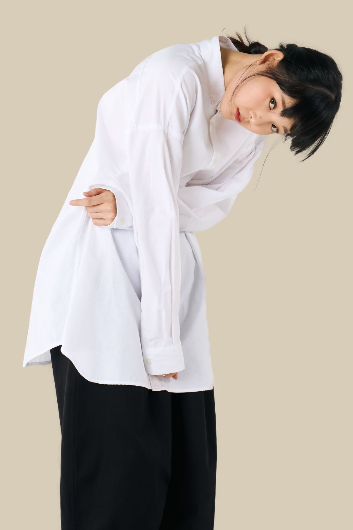เสื้อเชิ้ตบอยเฟรนด์ ยูนิเซ็กส์ โอเวอร์ไซส์ สีขาว