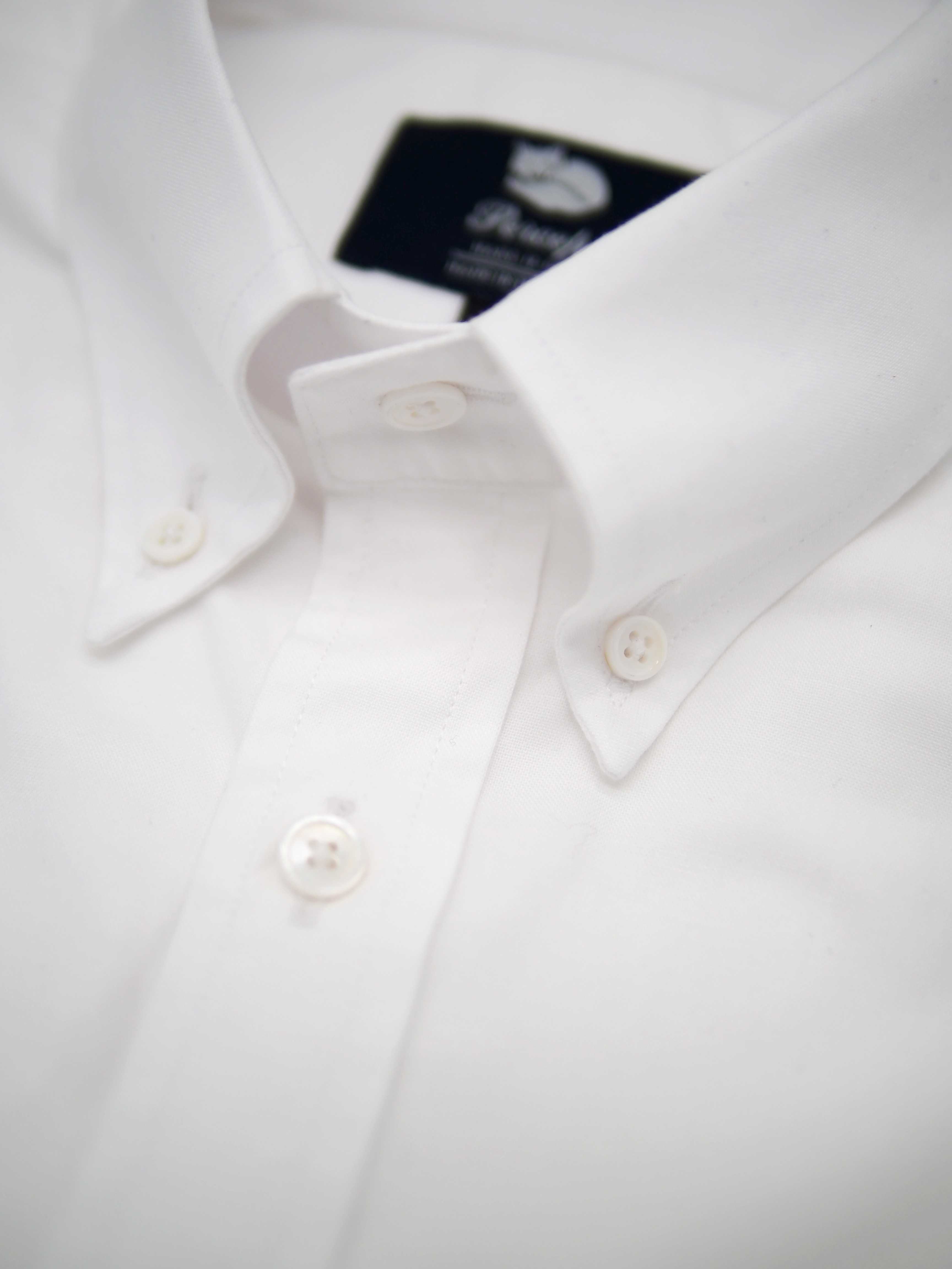[พร้อมส่ง] ลดล้างสต็อก Soft Oxford ขาว ปกใหญ่ติดกระดุม มีกระเป๋า