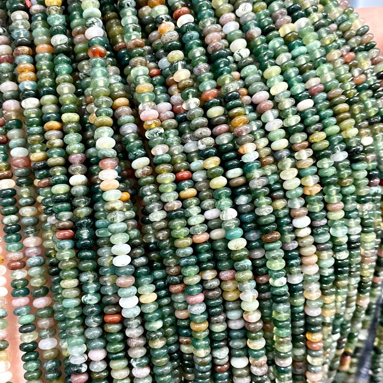 หยกรวมสี (Mixed jade) ขนาด 2x4 mm ทรงล้อรถ เส้นยาว