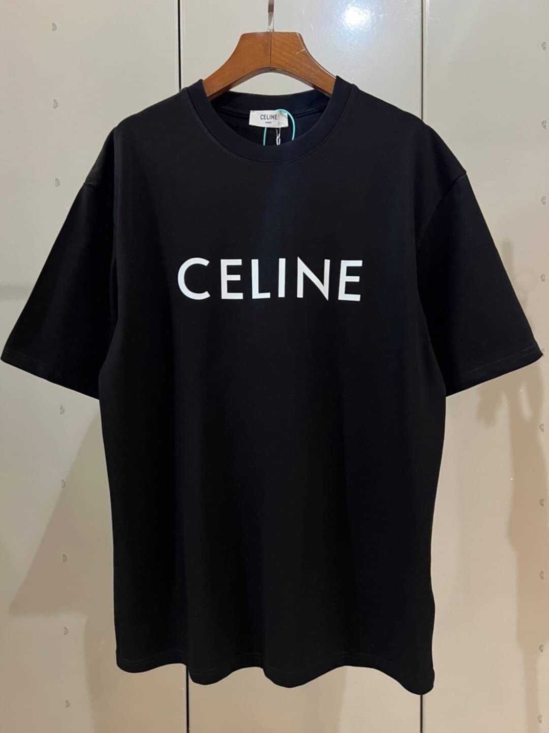 CELINE CLASSIC LOGO PRINT SHORT SLEEVE T-SHIRT IN COTTON เสื้อยืดซีลีน สกรีนตัวหนังสือโลโก้แบรนด์