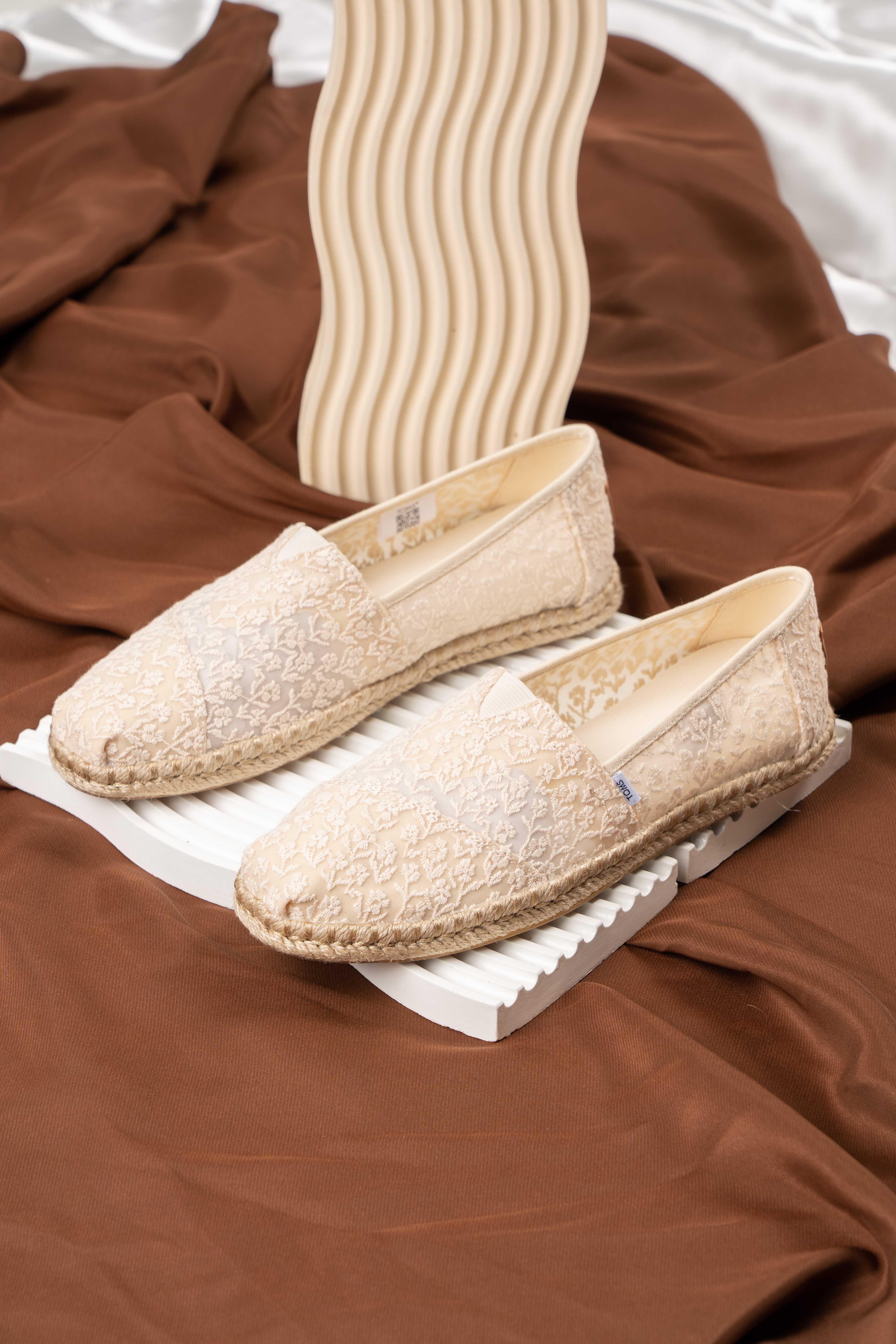 รองเท้าลำลองผู้หญิง สลิปออน รุ่น Alpargata Rope Natural Posy Lace (CA)