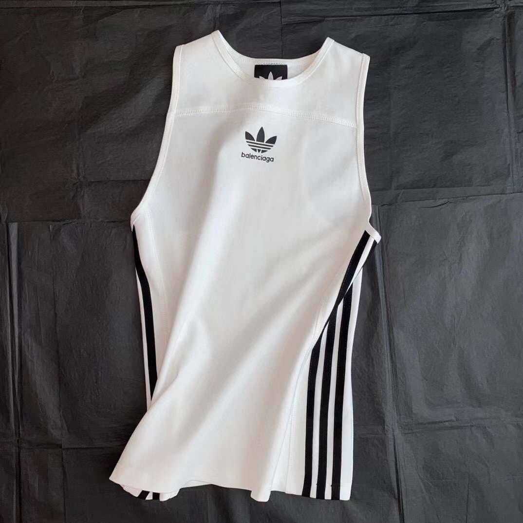 BALENCIAGA X ADIDAS LOGO PRINTED T-SHIRT เสื้อกล้ามแขนกุด แบรนด์บาลองเซียก้า collabs กับอดิดาส