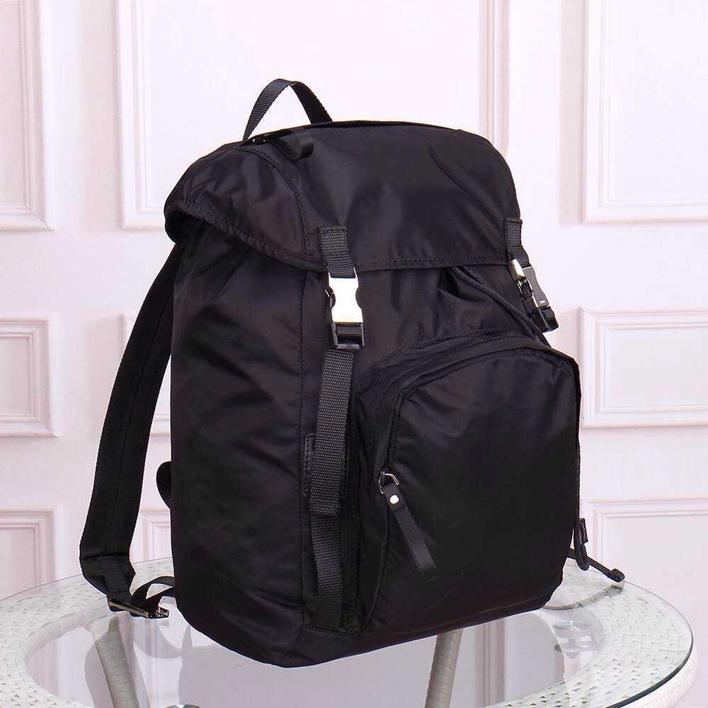 PRADA MEN’S BLACK NYLON BACKPACK กระเป๋าเป้สะพายหลัง แบรนด์ปราด้า ผ้าไนล่อน สีดำ