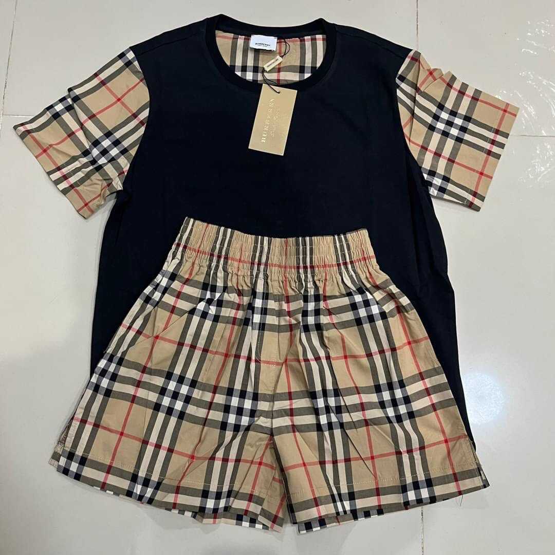 BURBERRY VINTAGE CHECKED CROP AND SHORTS ชุดเข้าเซ็ต แบรนด์เบอเบอรี่ เสื้อครอป กางเกงเอวยางยืด