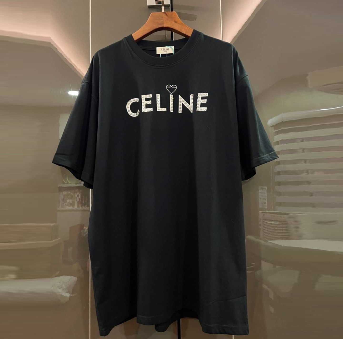 CELINE LUCKY LOVER ARTIST T-SHIRT เสื้อยืดคอกลมแขนสั้น แบรนด์ซีลีน ตัวหนังสือโลโก้คลาสสิค
