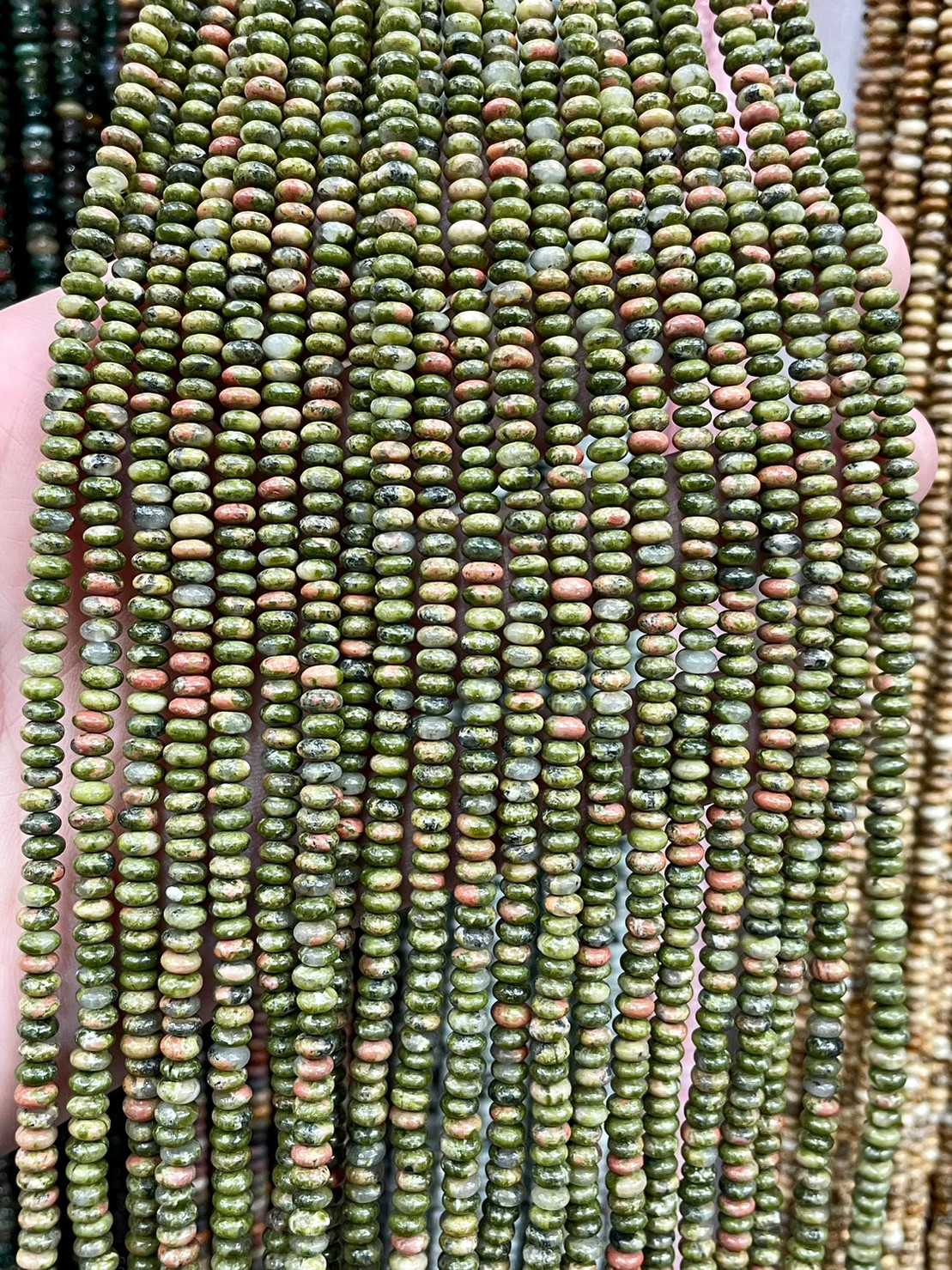 ยูนาไคต์ (Unakite) ขนาด 2x4 mm ทรงล้อรถ เส้นยาว