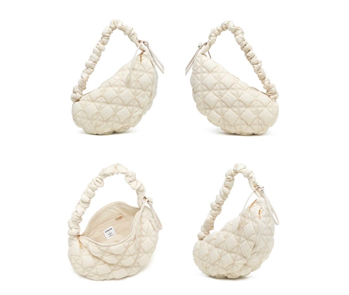 (พร้อมส่ง) Carlyn Cozy Bag สี Ivory รอบหิ้วจากเกาหลี