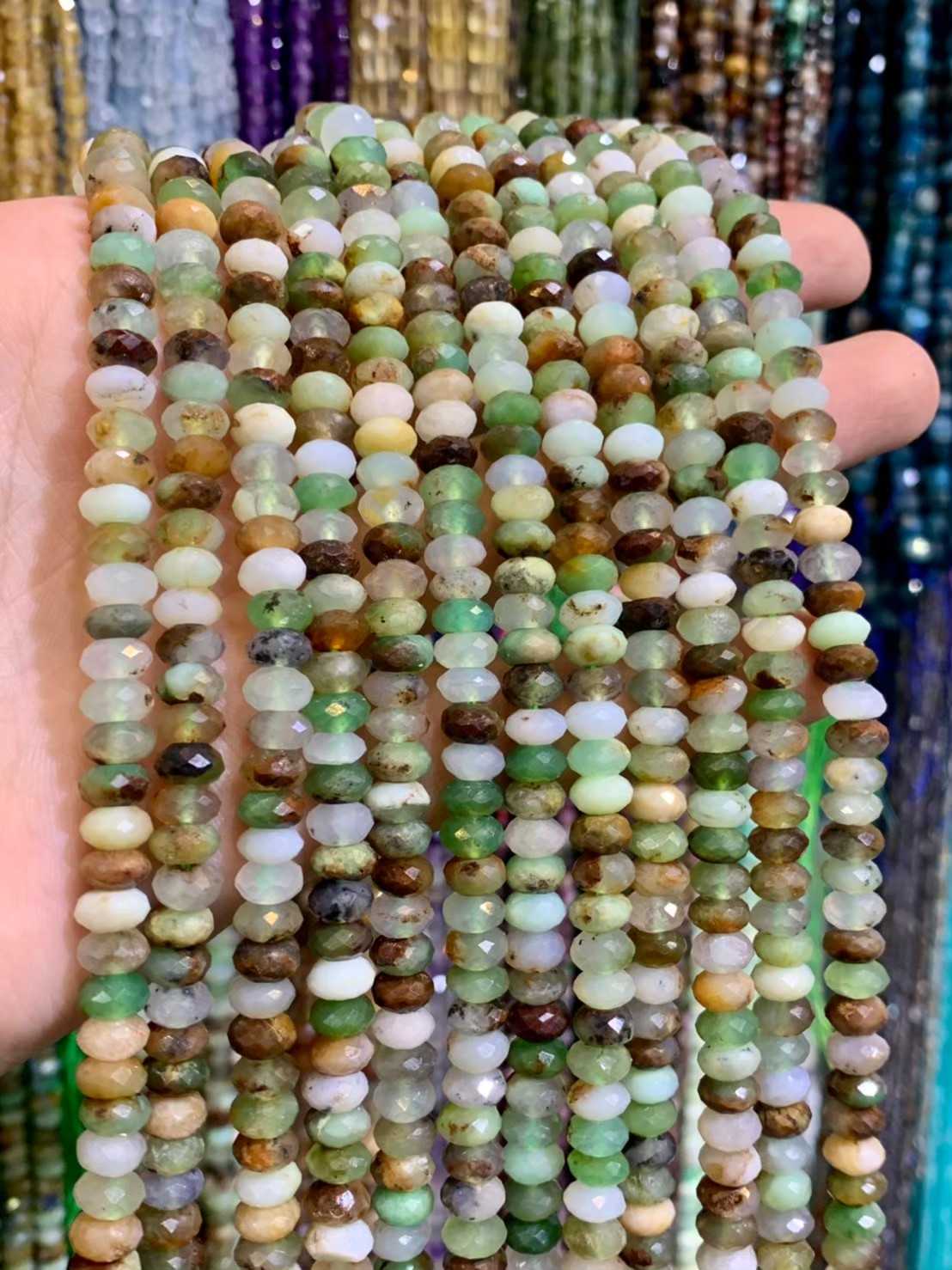 คริสโซเพลส ทรงล้อรถ (Chrysoprase) ผิวเจียเหลี่ยมเหลี่ยม เกรด AAA เส้นยาว