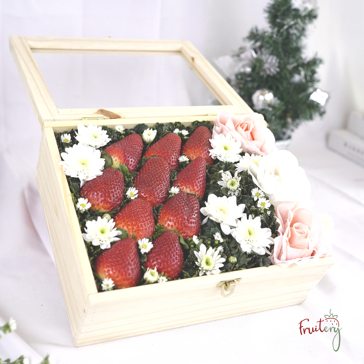 WX02 Strawberry & Flower Wood box