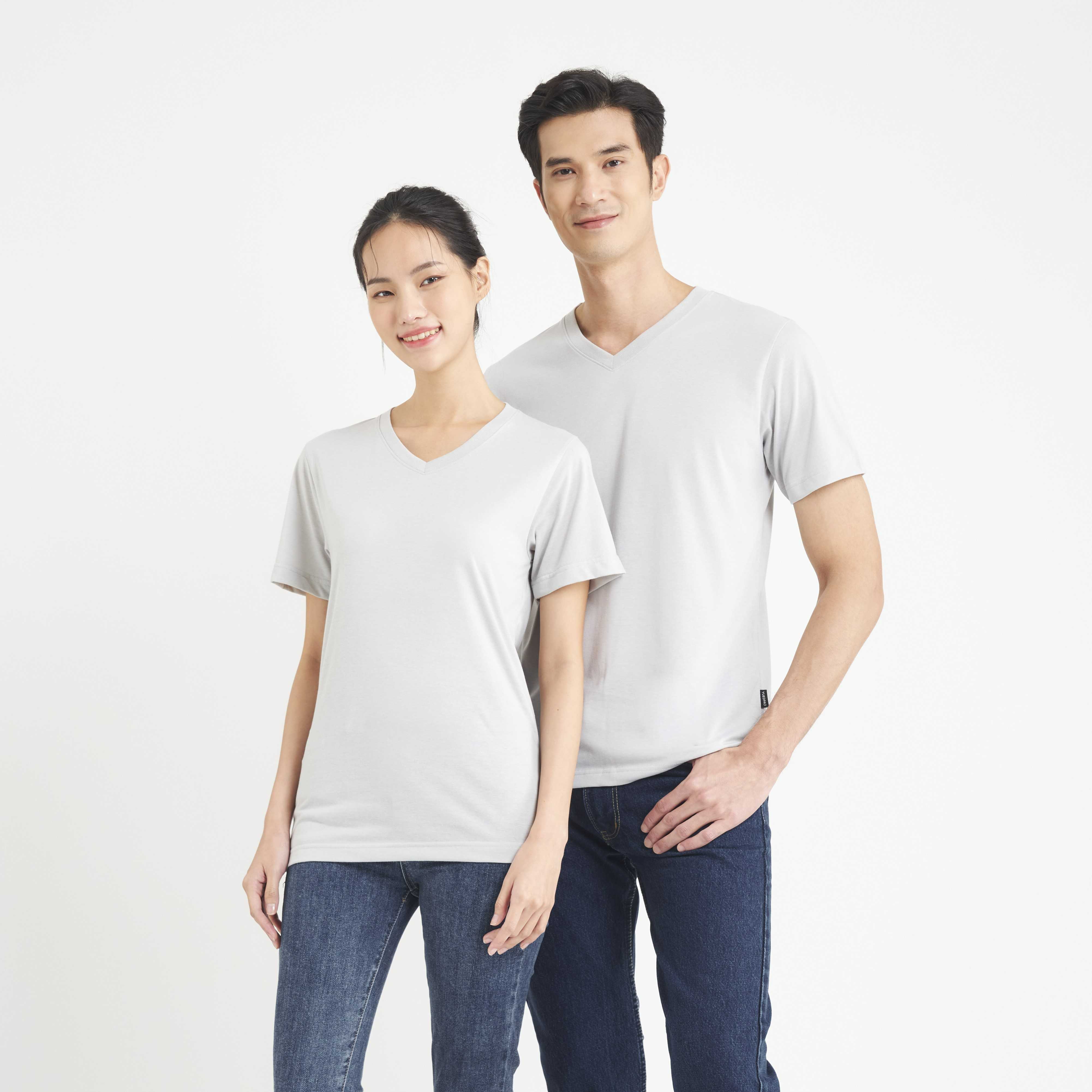 Yuedpao เสื้อยืด เสื้อยืดสีพื้น เสื้อยืดสีพื้นคอวี  รุ่น Ultra Soft Non-Iron คอวี_Smoke