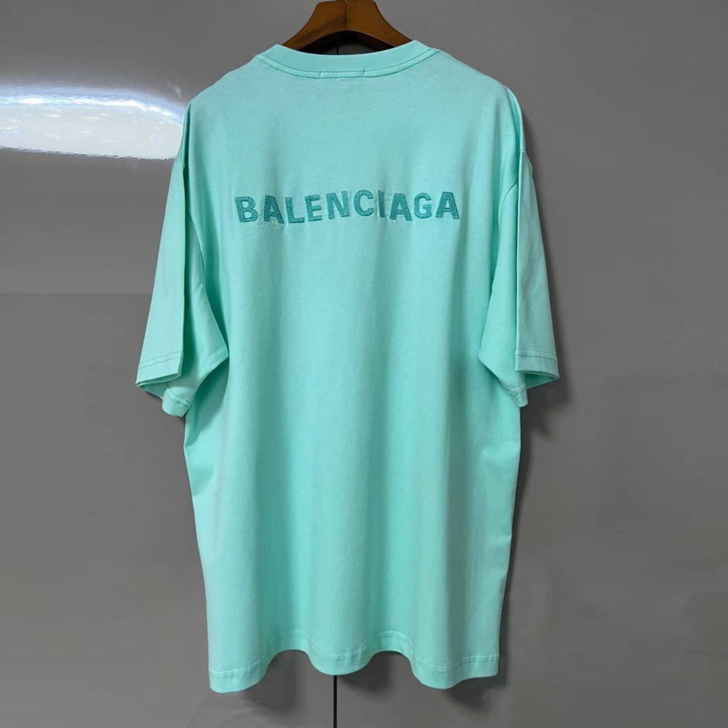 BALENCIAGA NEON BACK LOGO PRINT T-SHIRT เสื้อยืดคอกลมแขนสั้น แบรนด์บาลองเซียก้า