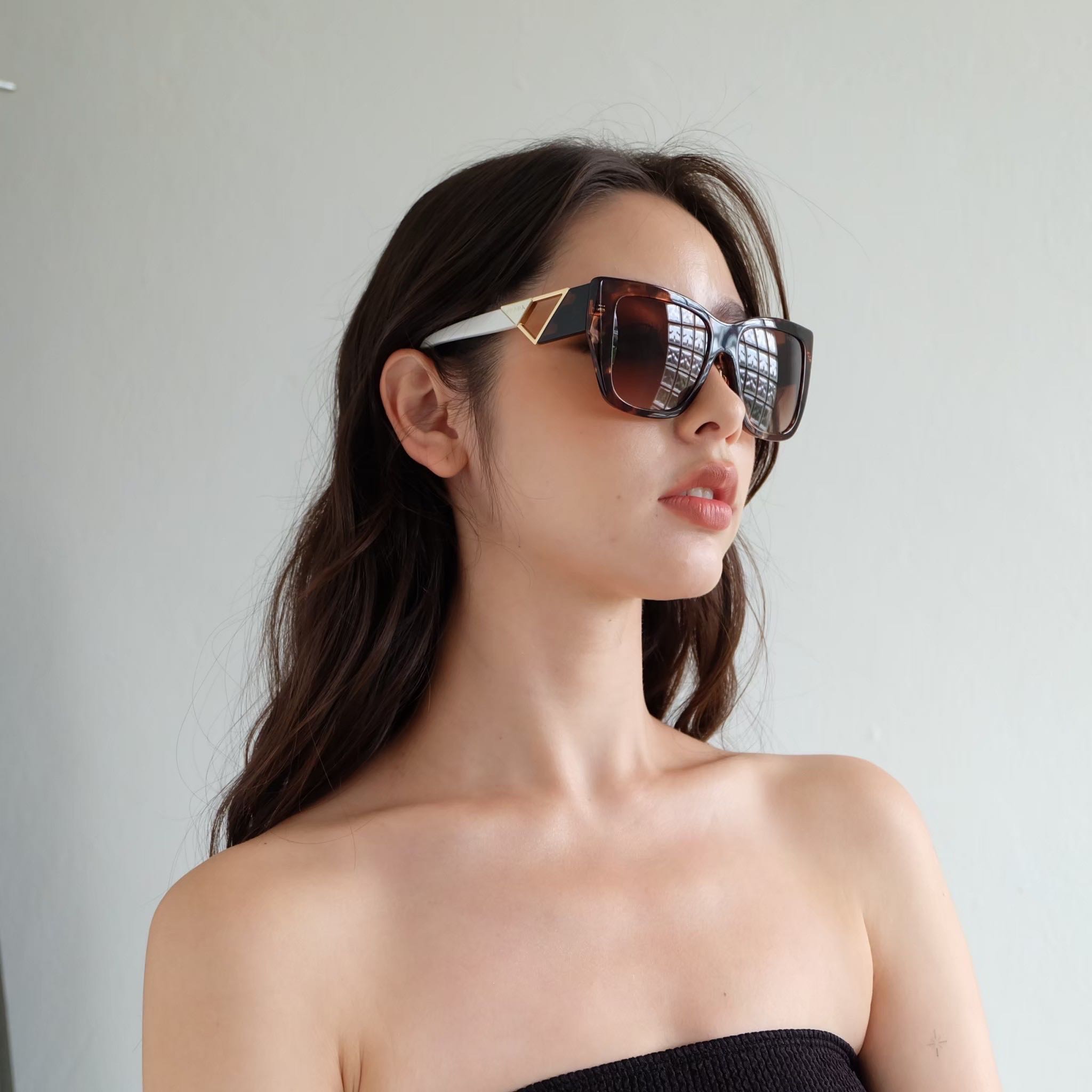 PRADA sunglasses 21Y