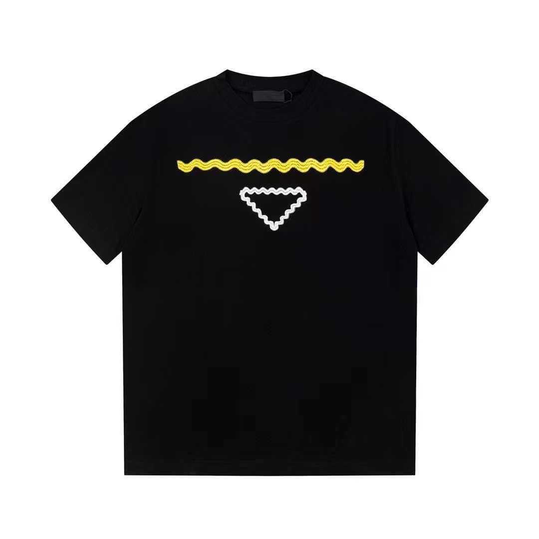 PRADA GRAPHIC PRINT T-SHIRT เสื้อยืดคอกลมแขนสั้น แบรนด์ปราด้า ผ้าคอตตอนเนื้อดี ลายกราฟฟิก