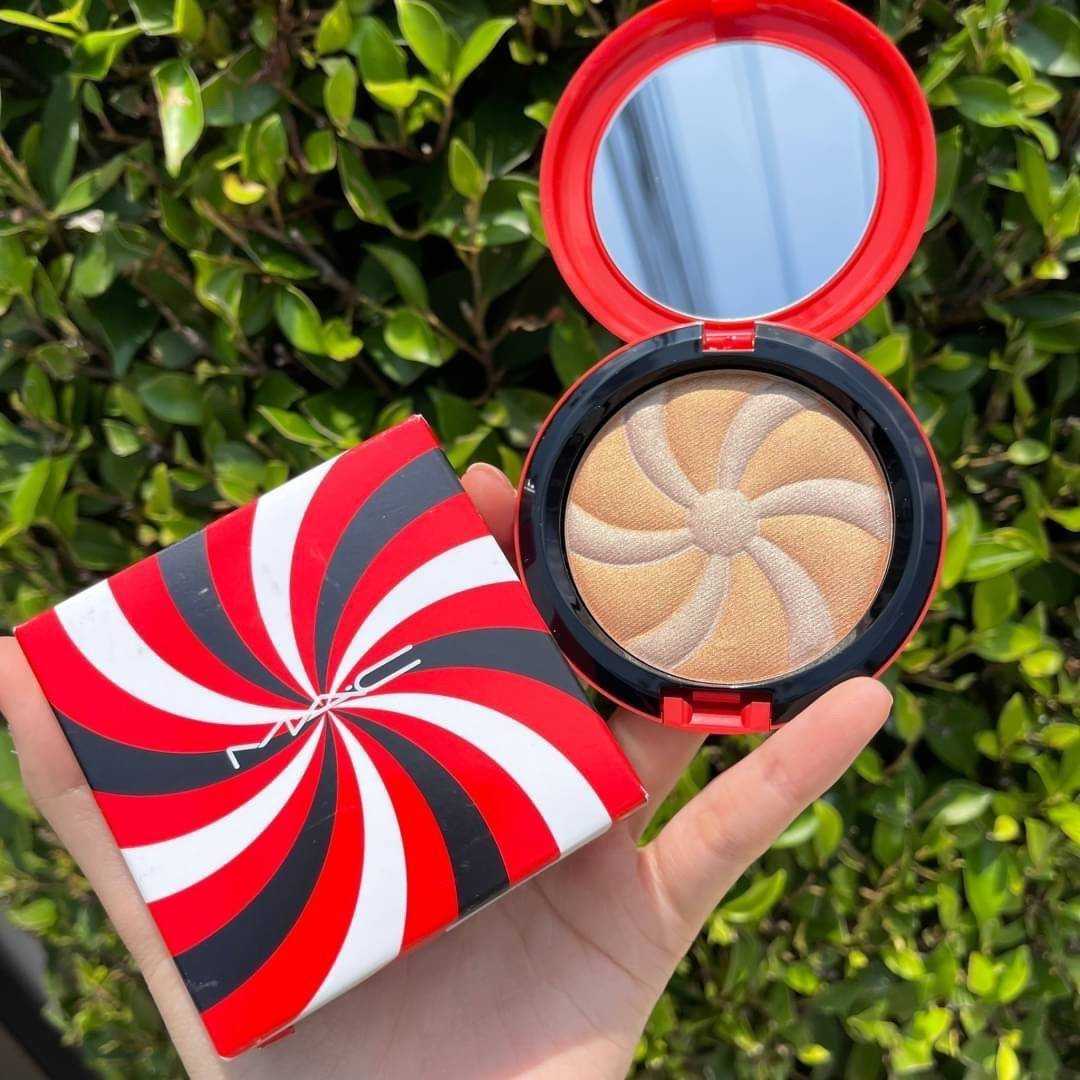 แป้งไฮไลท์ MAC Holiday Hyper Real Glow Highlighter