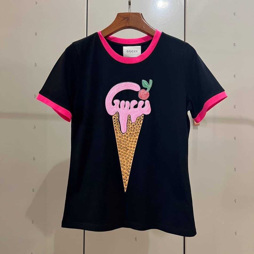 GUCCI CHERRY ICE CREAM SEQUINNED COTTON T-SHIRT เสื้อยืดคอกลมแขนสั้น แบรนด์กุชชี่ ไอศกรีม เชอร์รี่