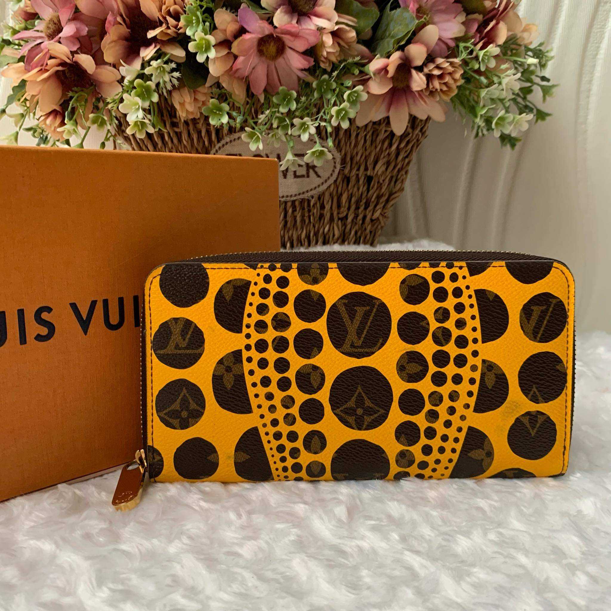 กระเป๋าสตางค์lv Monogram Yayoi Kusama Pumpkin Dots Yellow