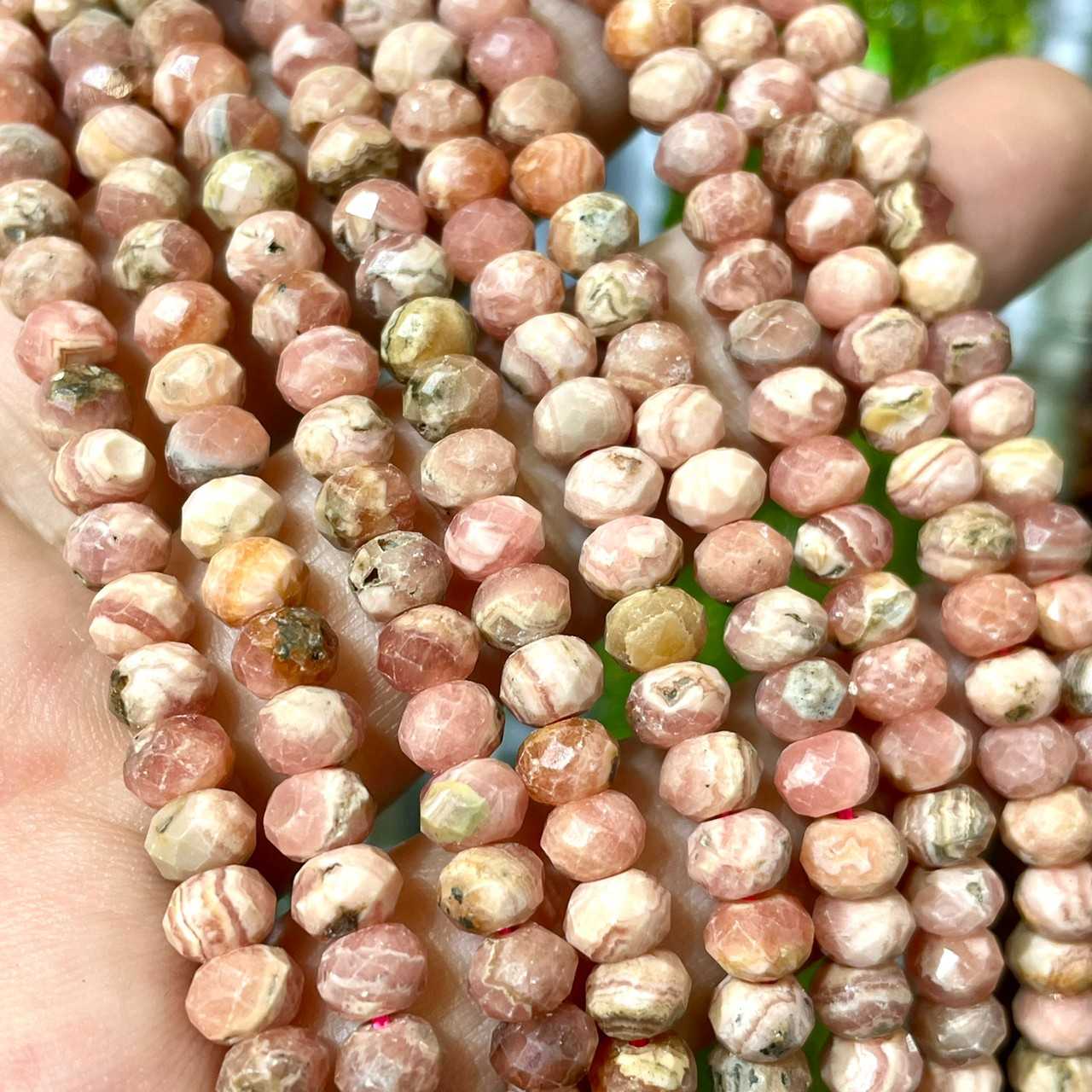 โรโดโคไซต์ (Rhodochrosite) ทรงล้อรถ เจียเหลี่ยมเหลี่ยม 6x4 mm เส้นยาว
