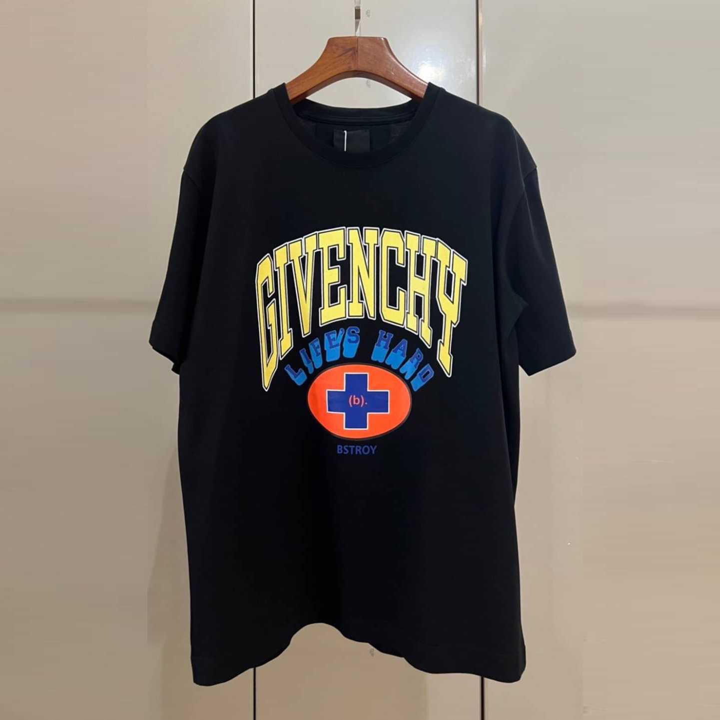 GIVENCHY BSTROY GLOBAL PEACE T-SHIRT IN BLACK เสื้อจิวองชี่ สกรีนตัวหนังสือ LIFE'S HARD