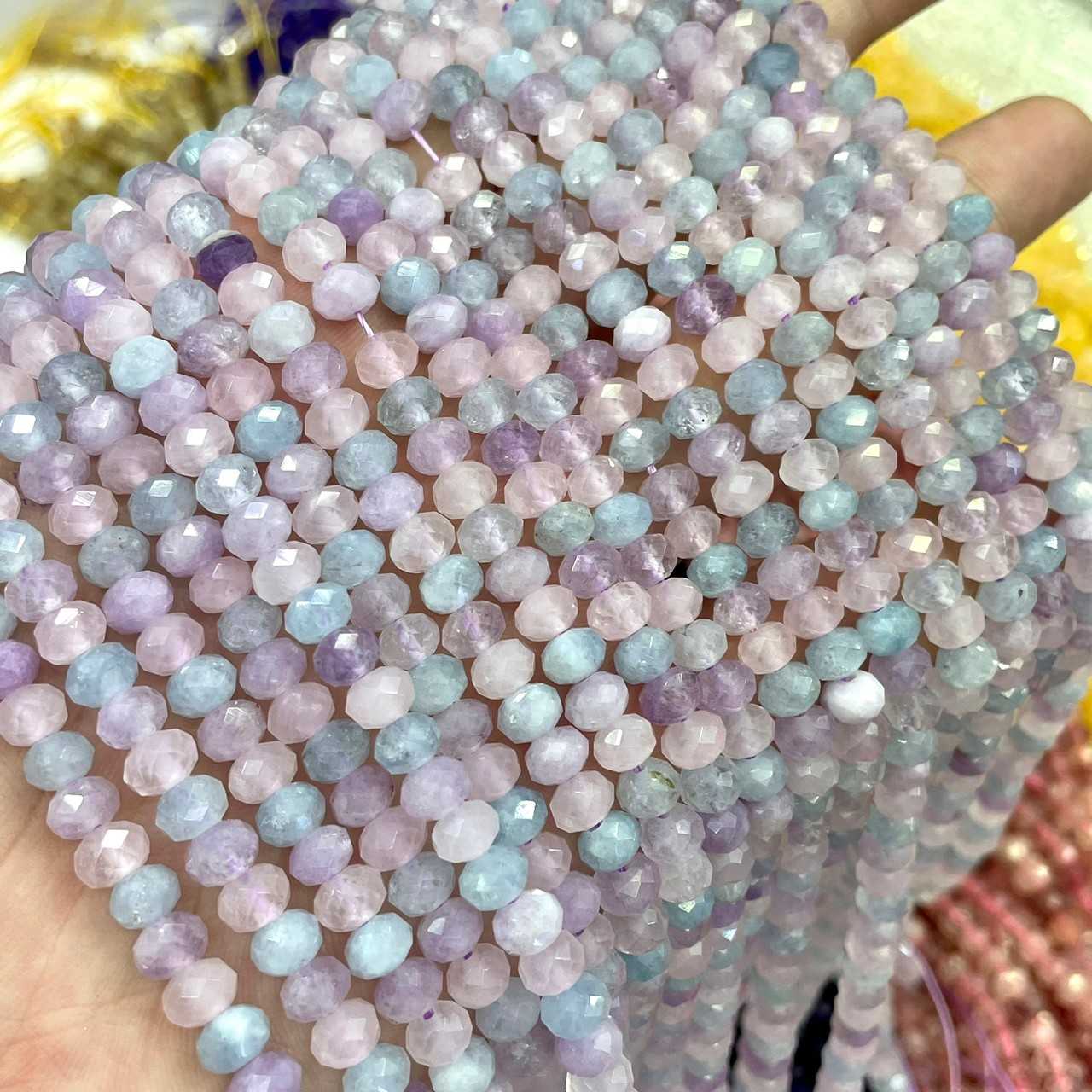 มัลติเลิฟสโตน (Multi love stone) ทรงล้อรถ เจียเหลี่ยมเหลี่ยม 6x4 mm เส้นยาว