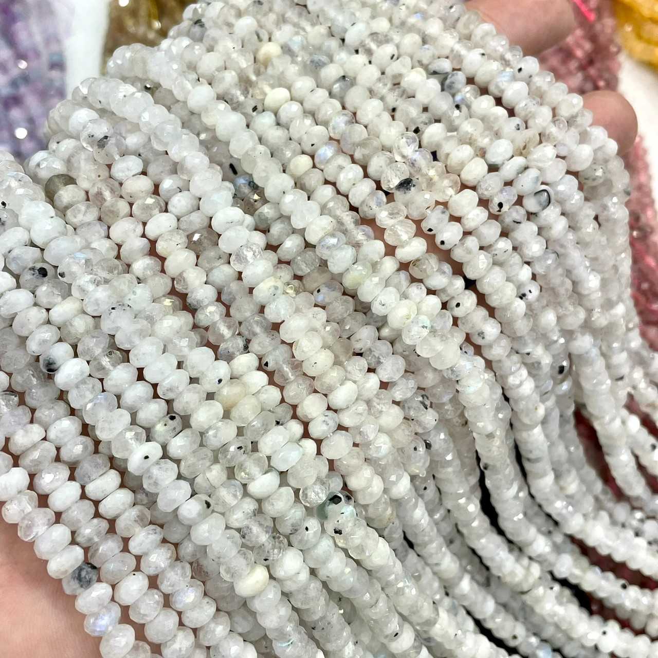 มูนสโตน (Moon stone) ทรงล้อรถ เจียเหลี่ยมเหลี่ยม 6x4 mm เส้นยาว