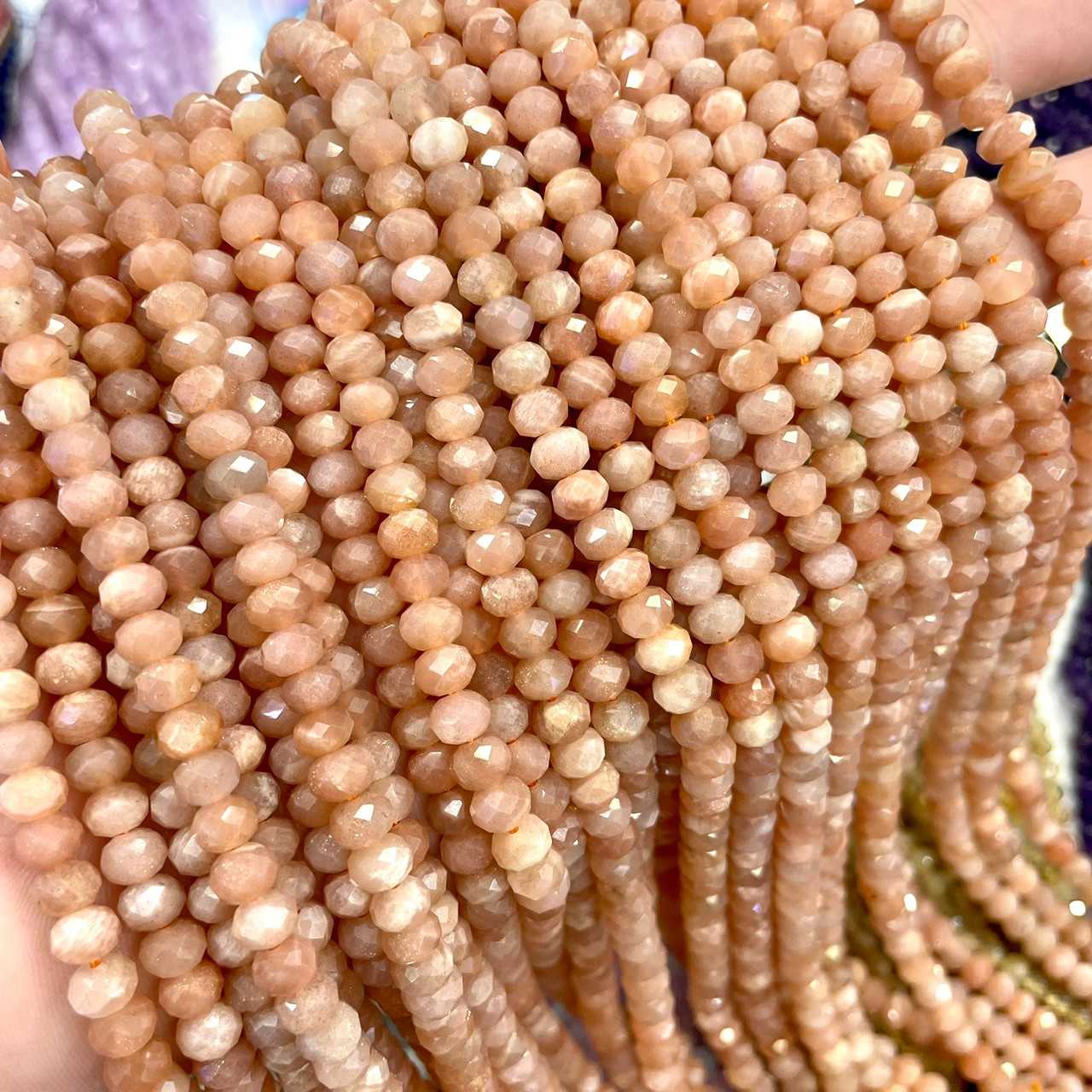 ซันสโตน สีล้วน (Sun stone) ทรงล้อรถ เจียเหลี่ยมเหลี่ยม 6x4 mm เส้นยาว