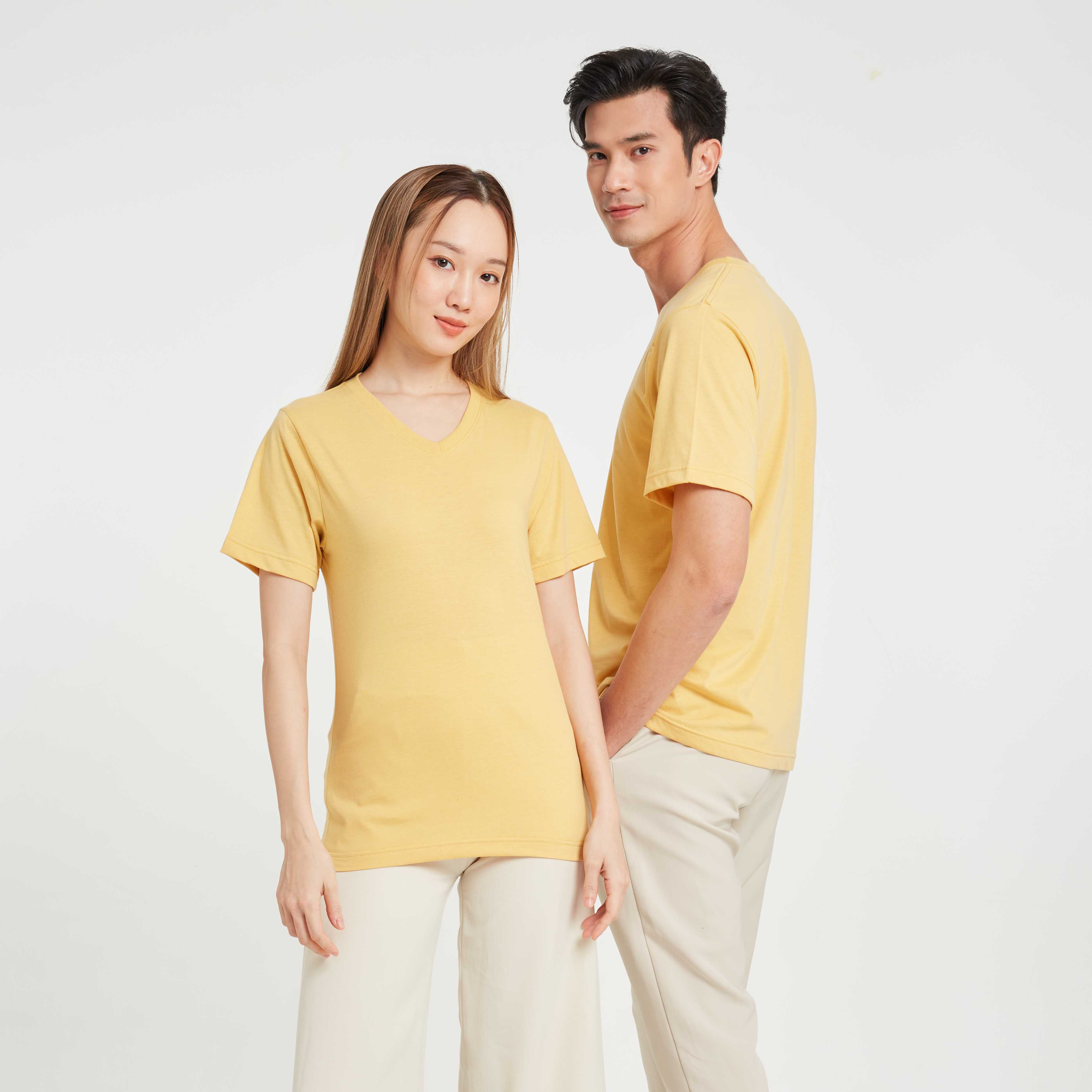 Yuedpao เสื้อยืด เสื้อยืดสีพื้น เสื้อยืดสีพื้นคอวี รุ่น Ultra Soft Non-Iron คอวี_Honey