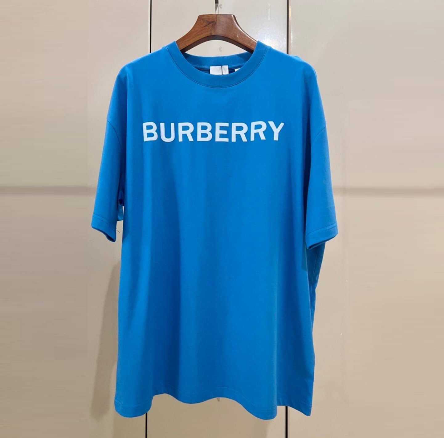 BURBERRY LOGO PRINT COTTON T-SHIRT เสื้อยืดคอกลมแขนสั้น แบรนด์เบอเบอรี่