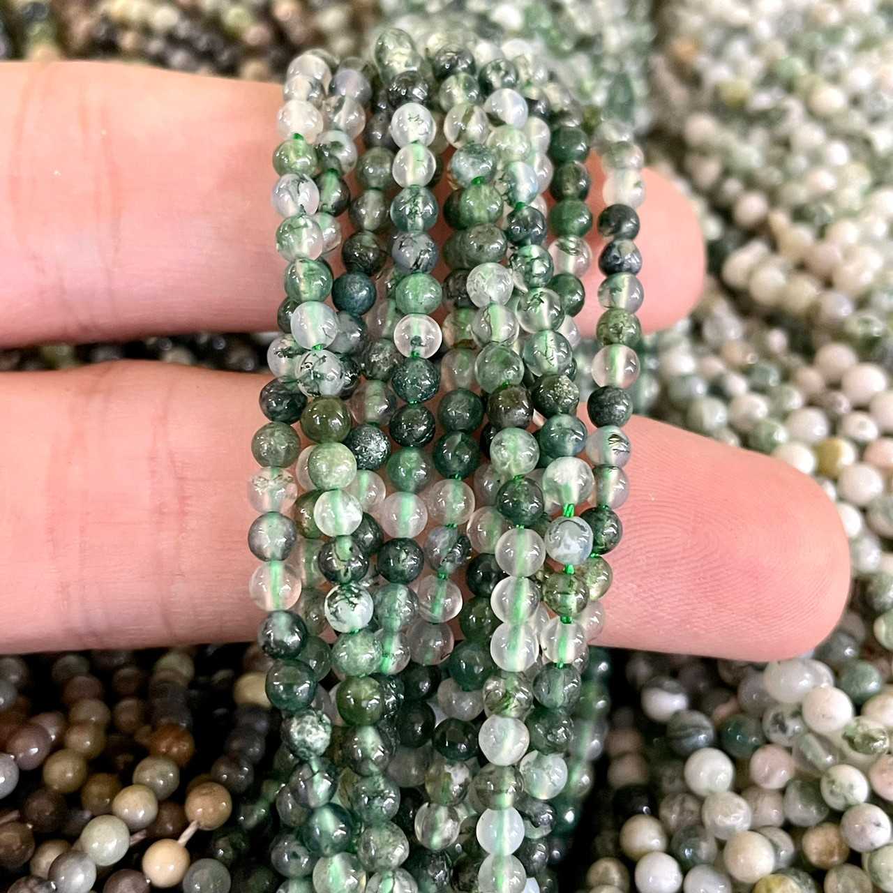 หยกรัสเซีย (Green peruvian Nephrite Jade) 3 mm ทรงกลม เส้นยาว