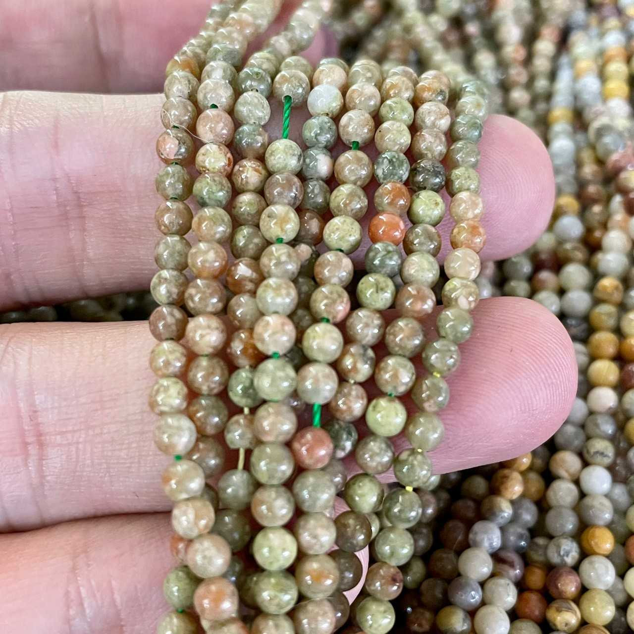 ยูนาไคต์ สีอ่อน (Soft Colors Unakite) 3 mm ทรงกลม เส้นยาว