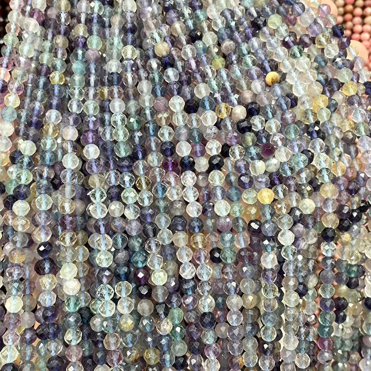 ฟลูออไรต์ (Fluorite) 6 mm เจียเหลี่ยม เส้นยาว