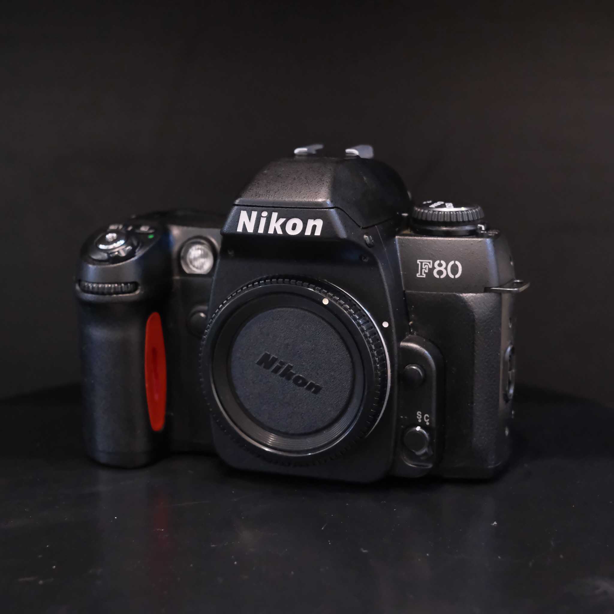 กล้อง Nikon F80