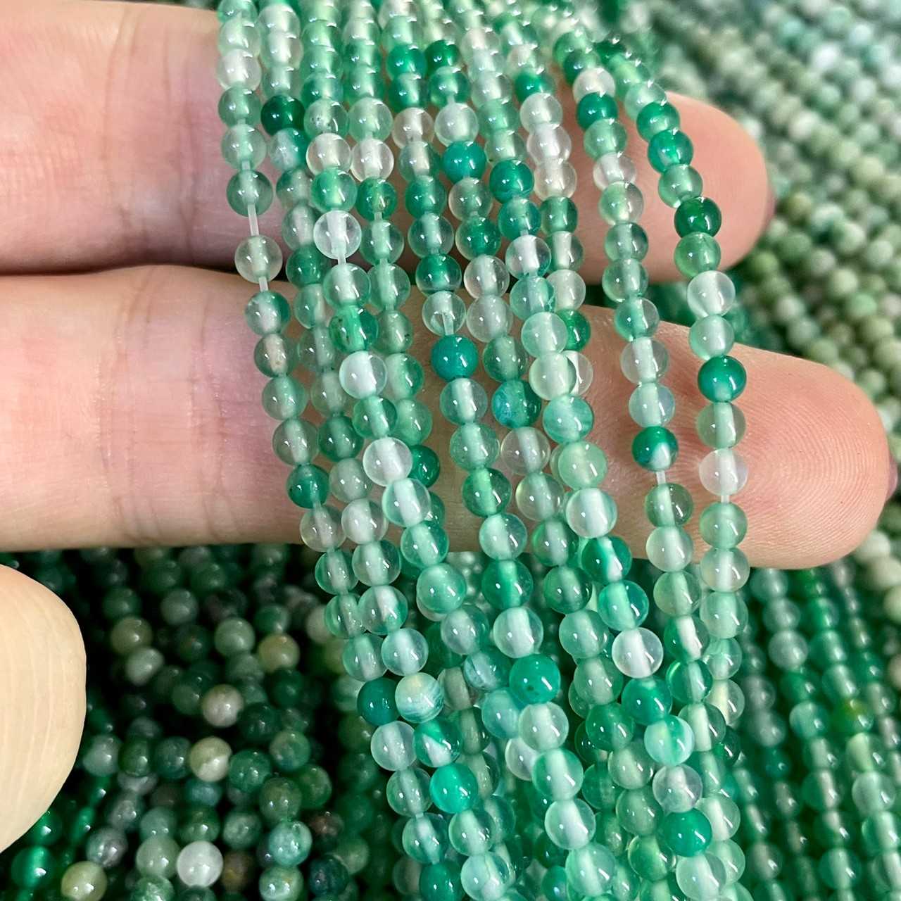 อาเกตเขียว (Green Agate) 3 mm ทรงกลม เส้นยาว